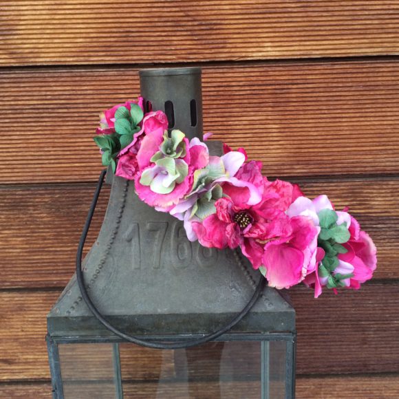 Diadema de flores de tela y hortensias preservadas